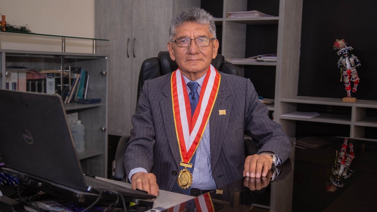 Dr. Víctor Pedro Cuadros Ojeda